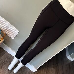 Lululemon size 6 capris
